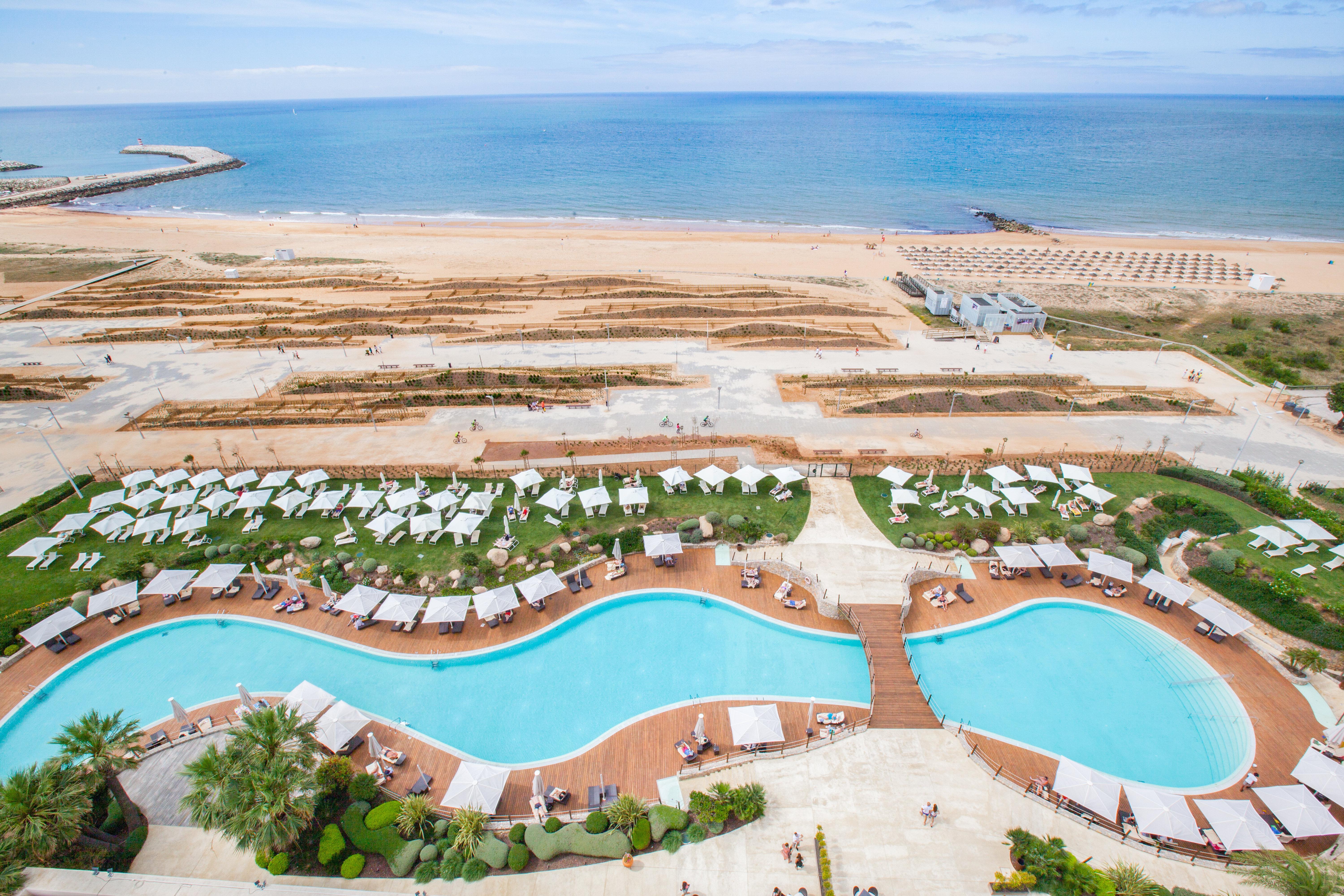 Crowne Plaza Vilamoura - Algarve By Ihg Dış mekan fotoğraf The beach of the hotel